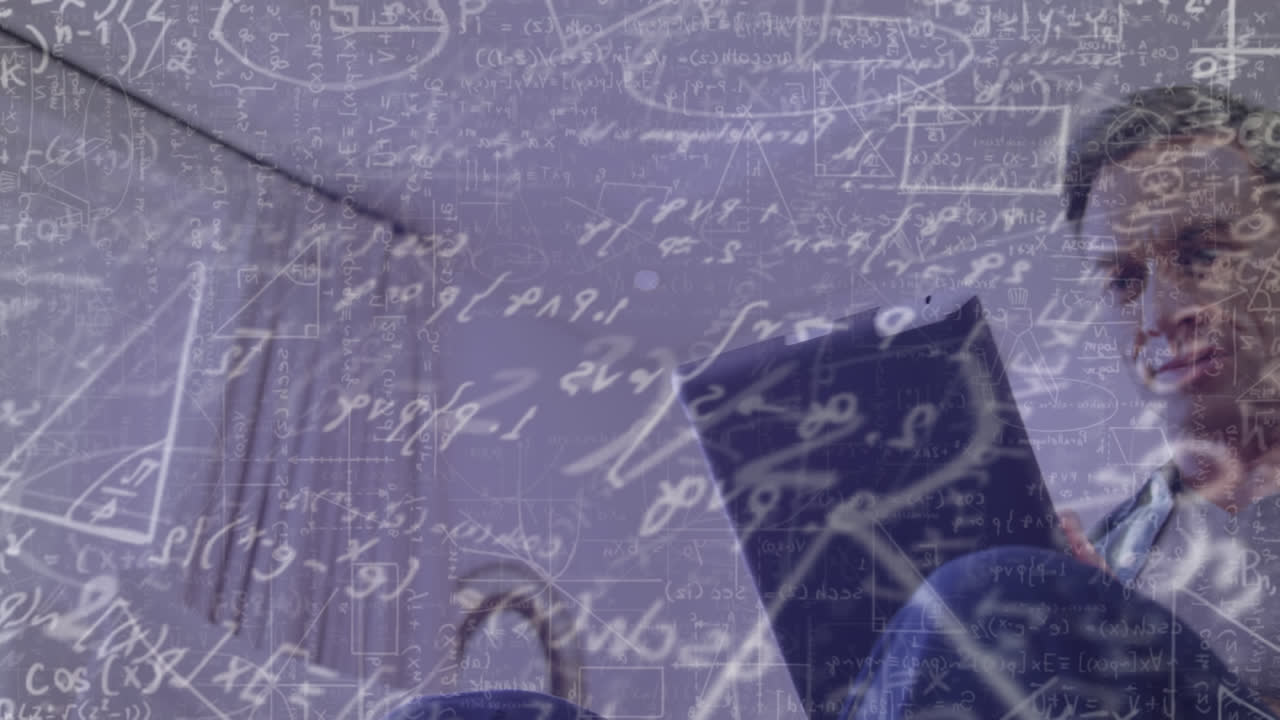 태블릿을 사용하여 사람 위에서 움직이는 수학 공식과 데이터 처리의 애니메이션