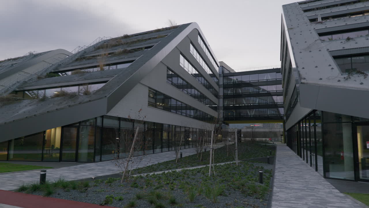 parque de oficinas de lujo y área de propiedad en una mañana de invierno