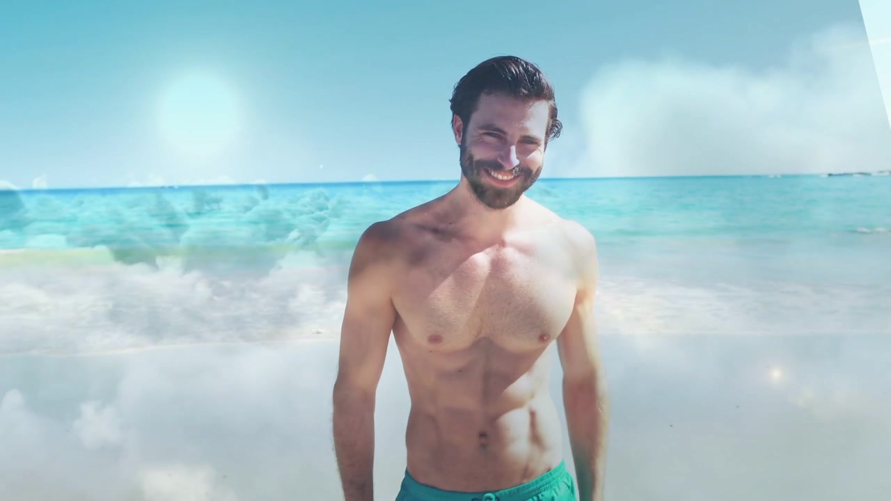 Uomo che alza il telefono, inquadrando il mare, poi si gira in avanti, lo abbassa e sorride sotto un effetto nebbia, per un viaggio