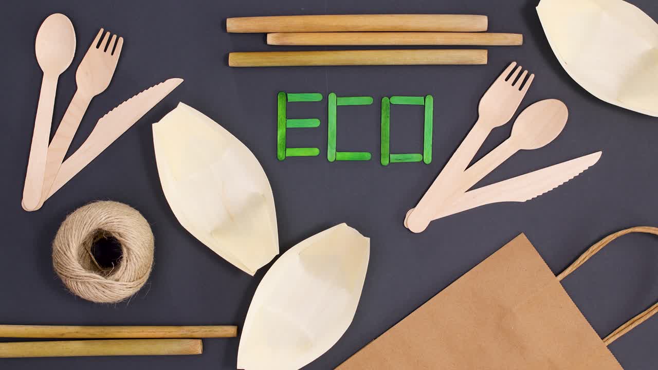 환경 친화적 인 대나무 식구 식구 검은 바탕에 움직입니다. 움직임을 멈추십시오.