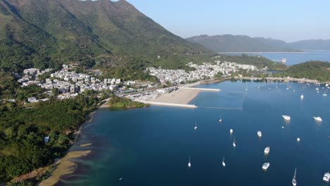 Vista-Aérea-De-La-Costa-De-Hong-Kong-Lung-Mei-Tsuen,-Incluida-Una-Extensión-De-Playa-Artificial