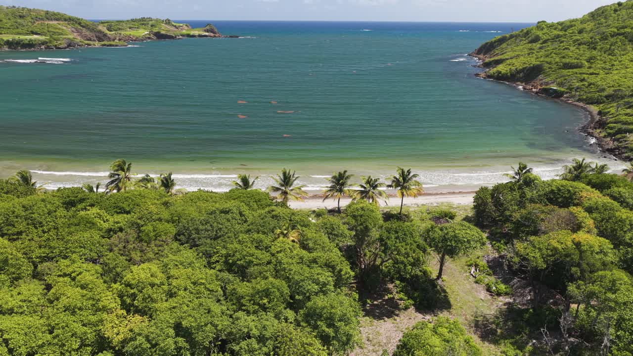 Clip drone con zoom del litorale