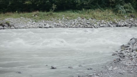 Lauterbrunnen-Schweiz-Europa-Stromschnellen-Fluss-Wildwasser-Fließendes-Wasser