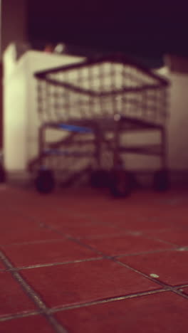 un carrito de lavandería