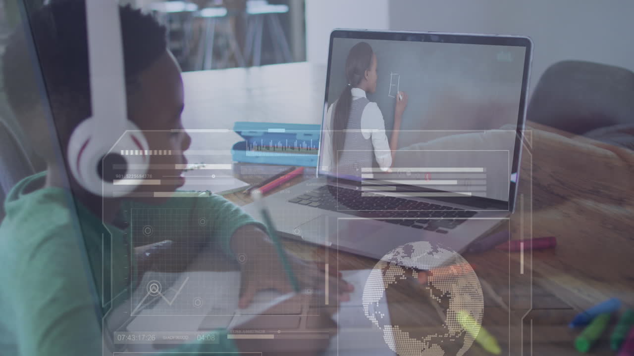 animación de procesamiento de datos sobre un niño afroamericano haciendo la tarea y teniendo videocall en la computadora portátil