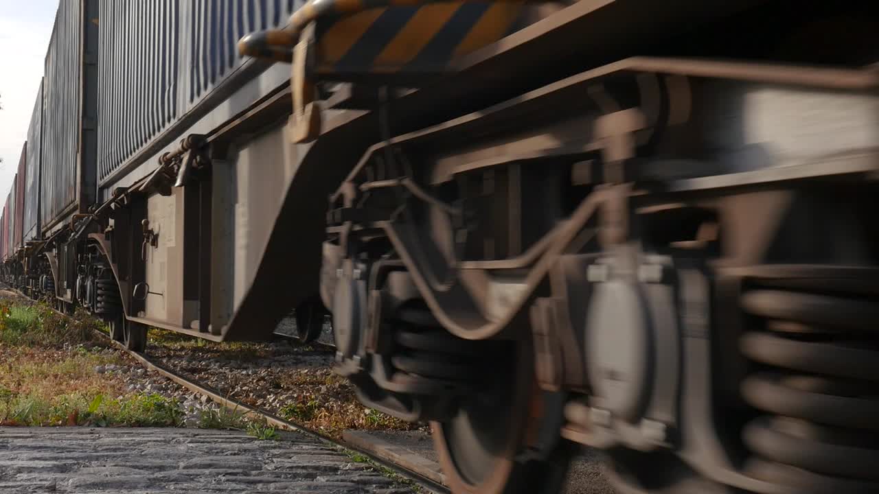 철도에 있는 화물 열차의 바