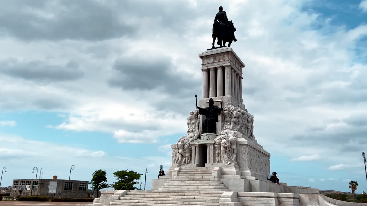 Wide shot of General Máximo Gómez Monument in Havana, Cuba