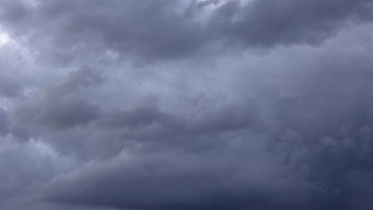 파란색 폭풍우 구름과 함께 타임 스 영상