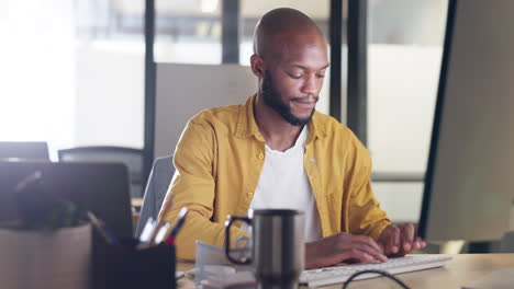 Negocios,-Oficina-Y-Hombre-Negro-Escribiendo-En-La-Computadora