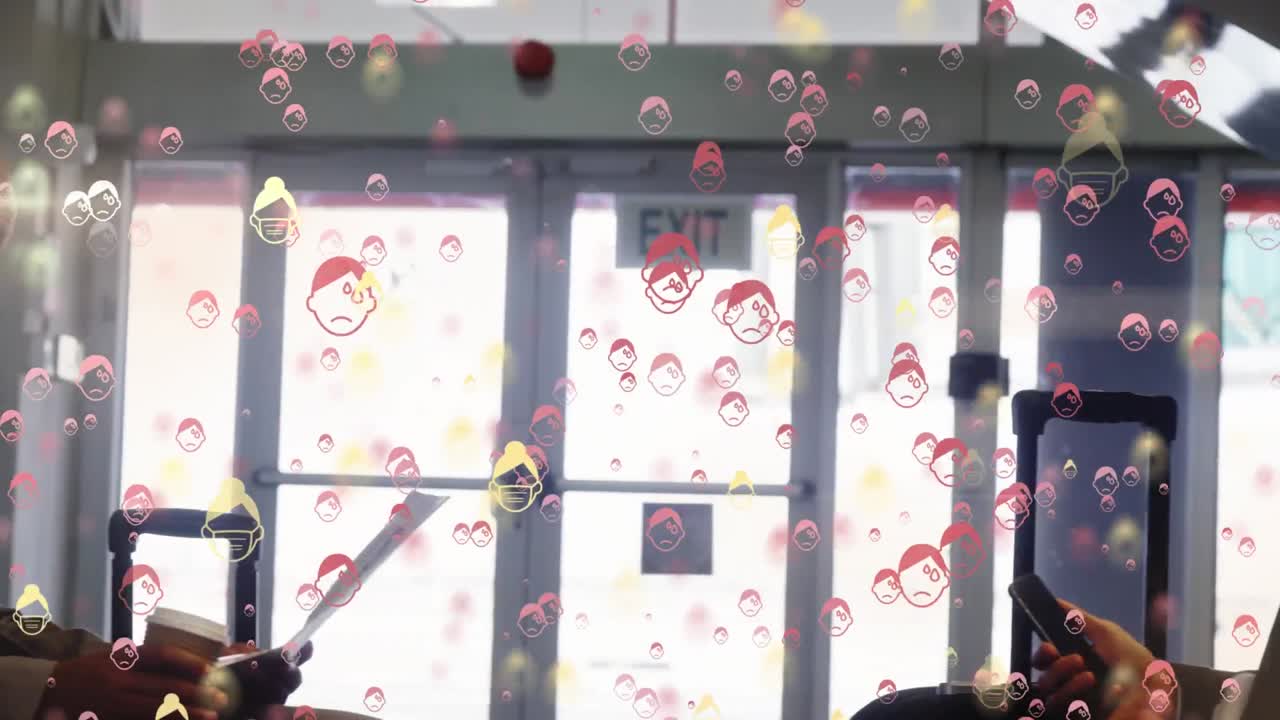 공항에 앉아서 스마트폰을 사용하는 두 사람 위에 떠다니는 코로나19 아이콘의 애니메이션