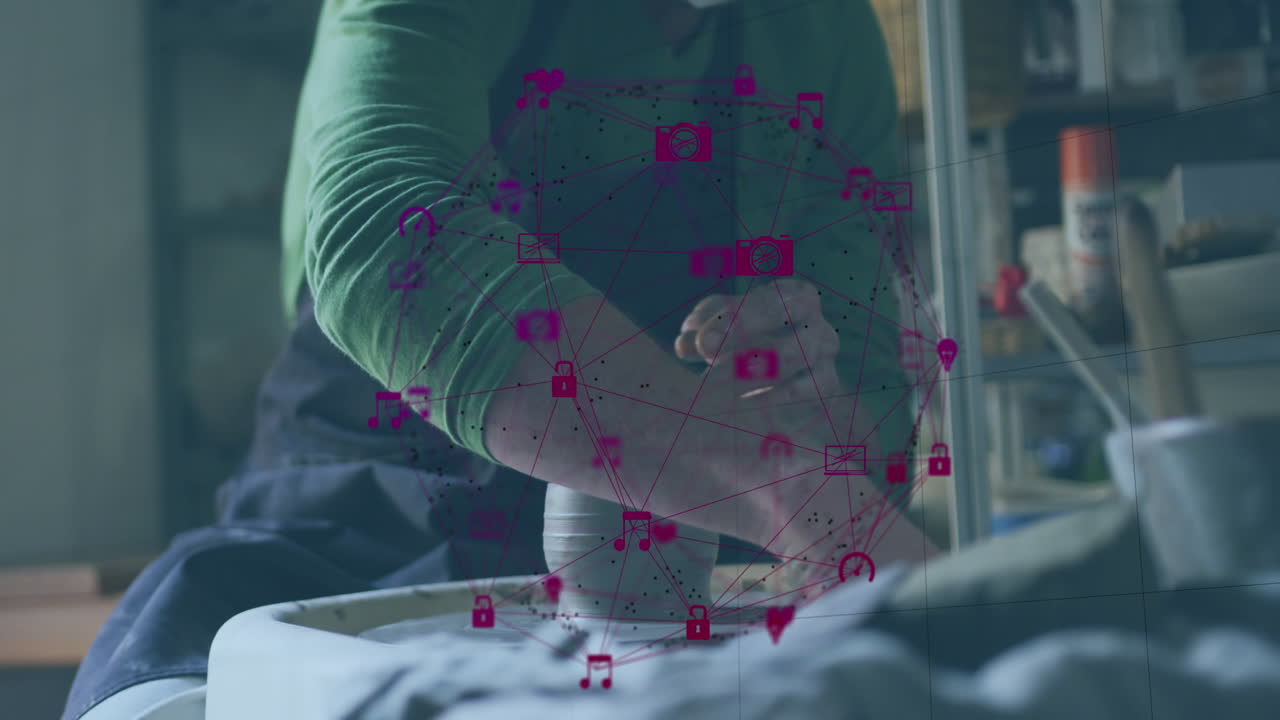 animación de la red de conexiones con iconos sobre mujer caucásica haciendo cerámica