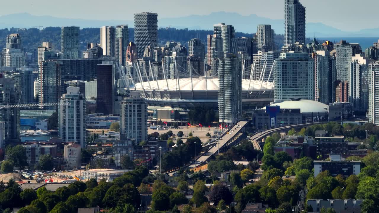 horizonte de vancouver que rodea el estadio bc place y rogers arena en columbia británica, canadá