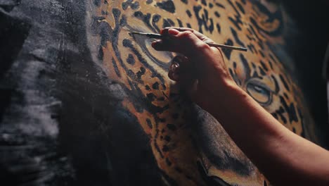 artist painting a leopard portrait