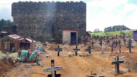 San-Juan-Chamula-Chiapas-México-Pano-Del-Cementerio,-Comunidad-Tzotzile