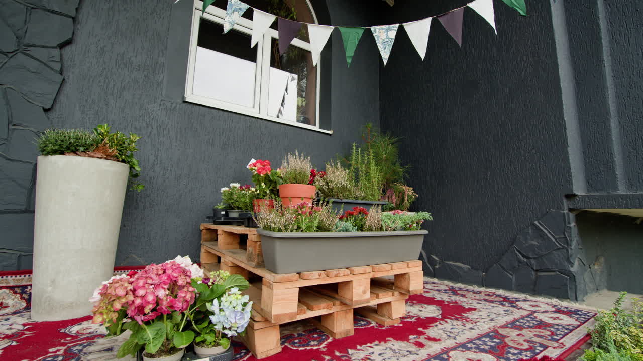 꽃 과 식물 로 된 집 의 복도 장식