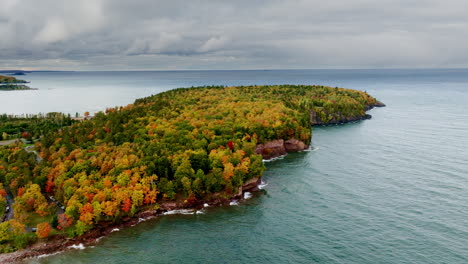 Parque-Blackrocks-En-Marquette-Michigan-A-Todo-Color-En-El-Otoño