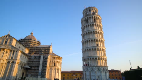 la torre inclinada de pisa , italia