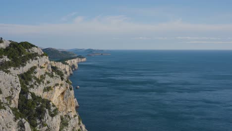 Beautiful-view-of-the-sea-and-small-beautiful-islands