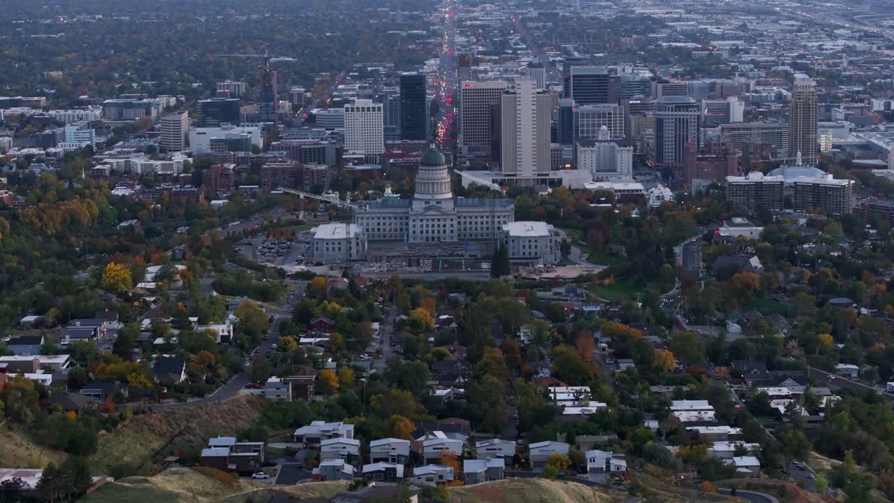 유타 주 의회 건물과 해가 지는 도시 풍경, 솔트 레이크 시티, 유타, 미국