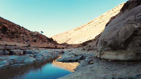 Ein-Fluss-Mitten-In-Der-Sahara,-Algerien,-Biskra