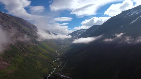 Imágenes-Aéreas-Hermosa-Naturaleza-Noruega.