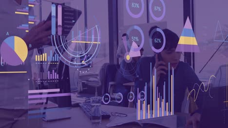 Animación-Del-Procesamiento-De-Datos-Financieros-Sobre-Una-Empresaria-Birracial-En-El-Cargo