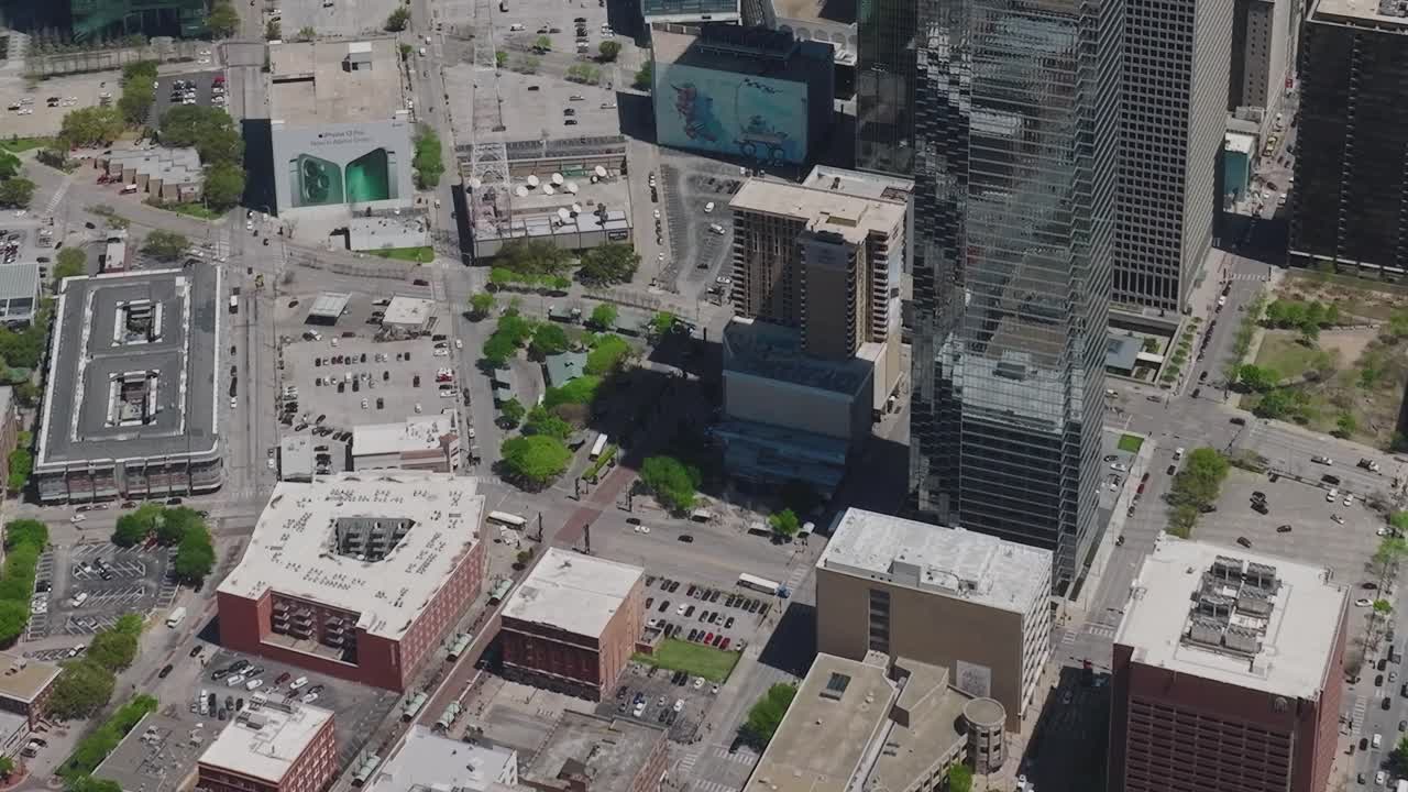 Vista del centro de Dallas, Texas, desde arriba, con edificios y carreteras
