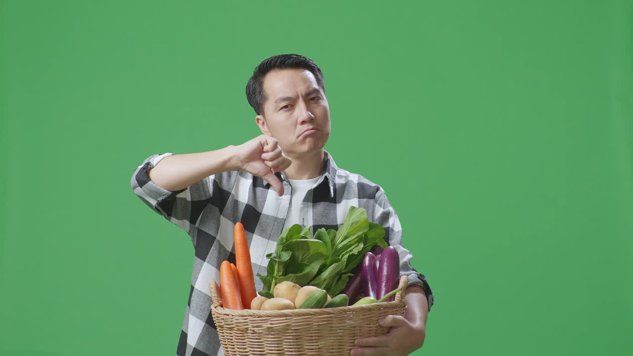 채소 바구니를 싫어하는 남자