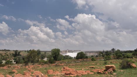 Vaal-River-Dam-In-Südafrika-Setzt-Hochwasser-Frei