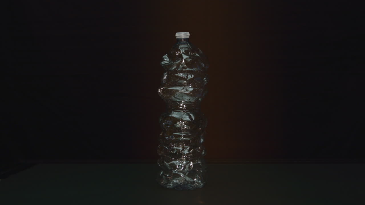 botella de plástico se aplasta sola, prores de manzana