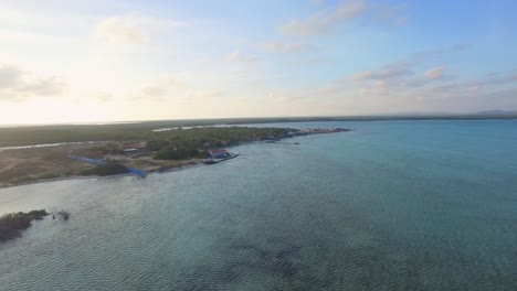 la laguna y los manglares de lac bay en bonaire, antillas holandesas