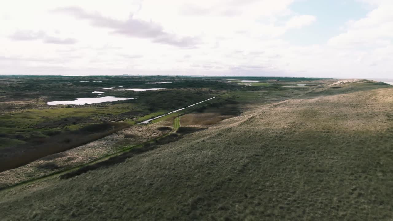 paisaje marino en el parque nacional cerca de la playa de dunas de la isla de texel, holanda del norte, países bajos