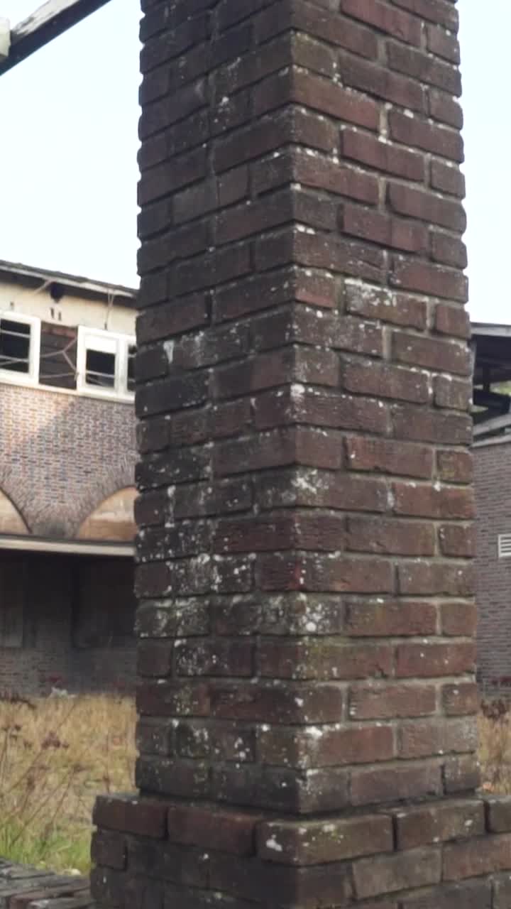 버려진 벽돌 건물