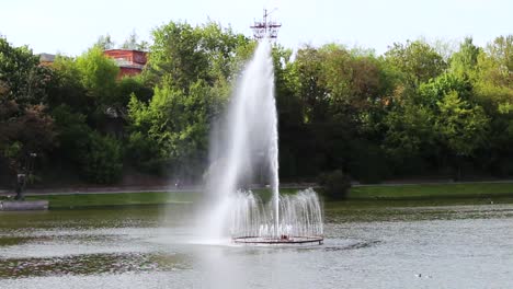 fuente del parque, centro de la ciudad. laguna