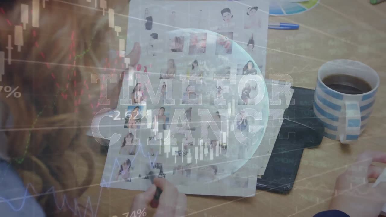 diferentes diseñadores gráficos están discutiendo diferentes fotos en una oficina la animación de las palabras.