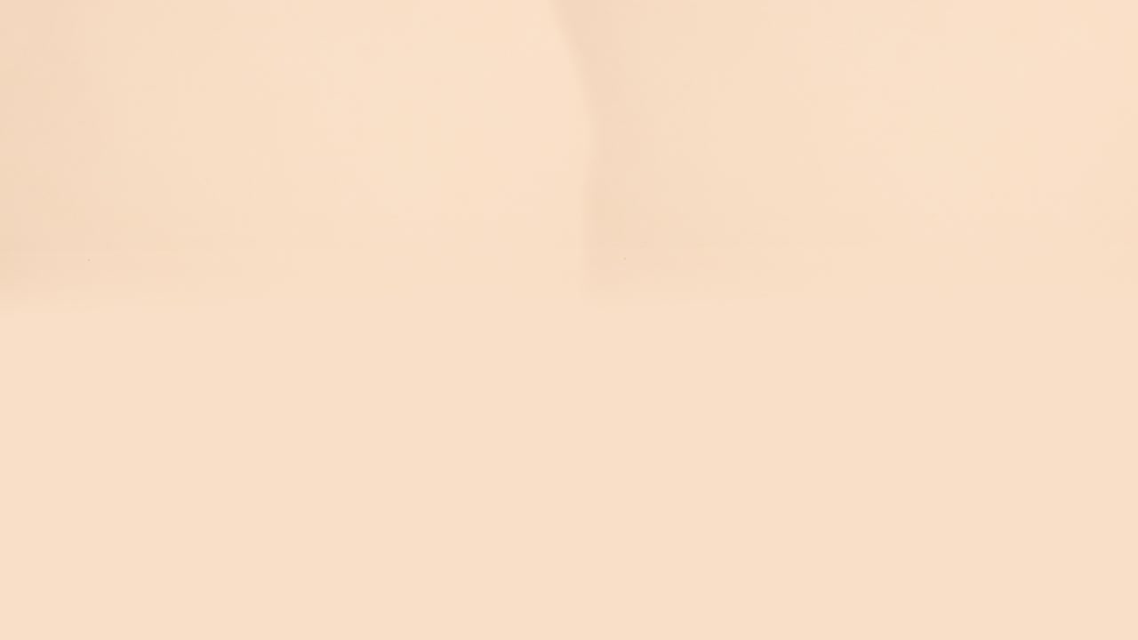 decoraciones de otoño colgadas en una cuerda.