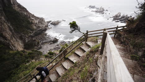 Tramp-Bemüht-Sich-Um-Torimbia-Asturien-Spanien-Strand