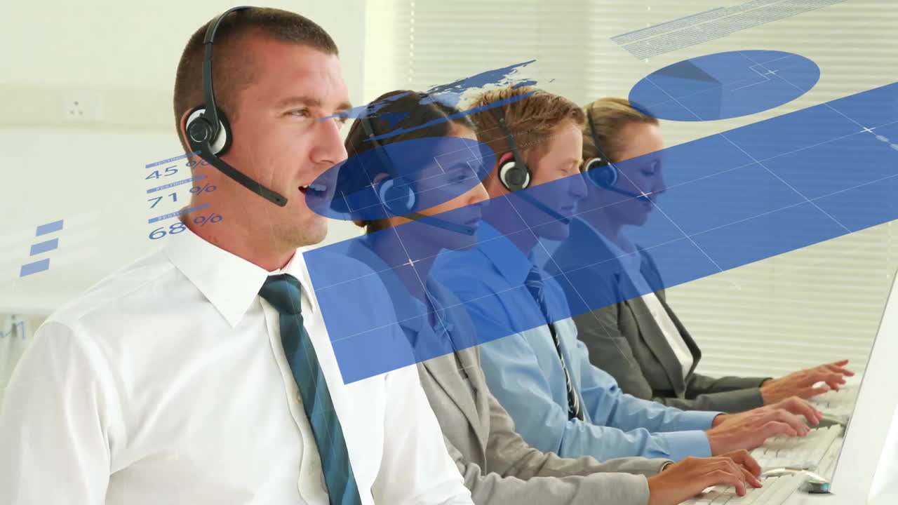 animación del procesamiento de datos financieros sobre diversas personas de negocios en la oficina