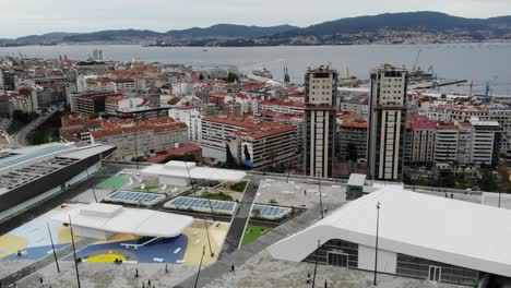 Panorama-Luftaufnahme-Von-Vigo-Vom-Einkaufszentrum-Vialia