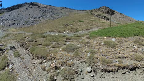 España-Granada-Sierra-Nevada-Verano-4k-Desde-Arriba-Y-Abajo-Con-Un-Dron-Y-Una-Cámara-De-Acción-Estabilizada-3