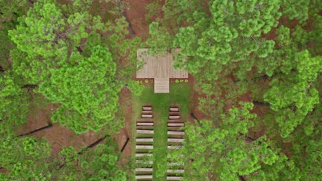 Top-down-drone-shot-of-a-country-wedding