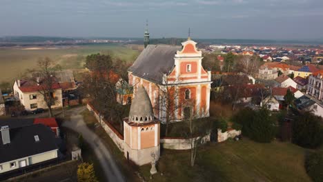 Orbiting-aerial-around-baroque-St