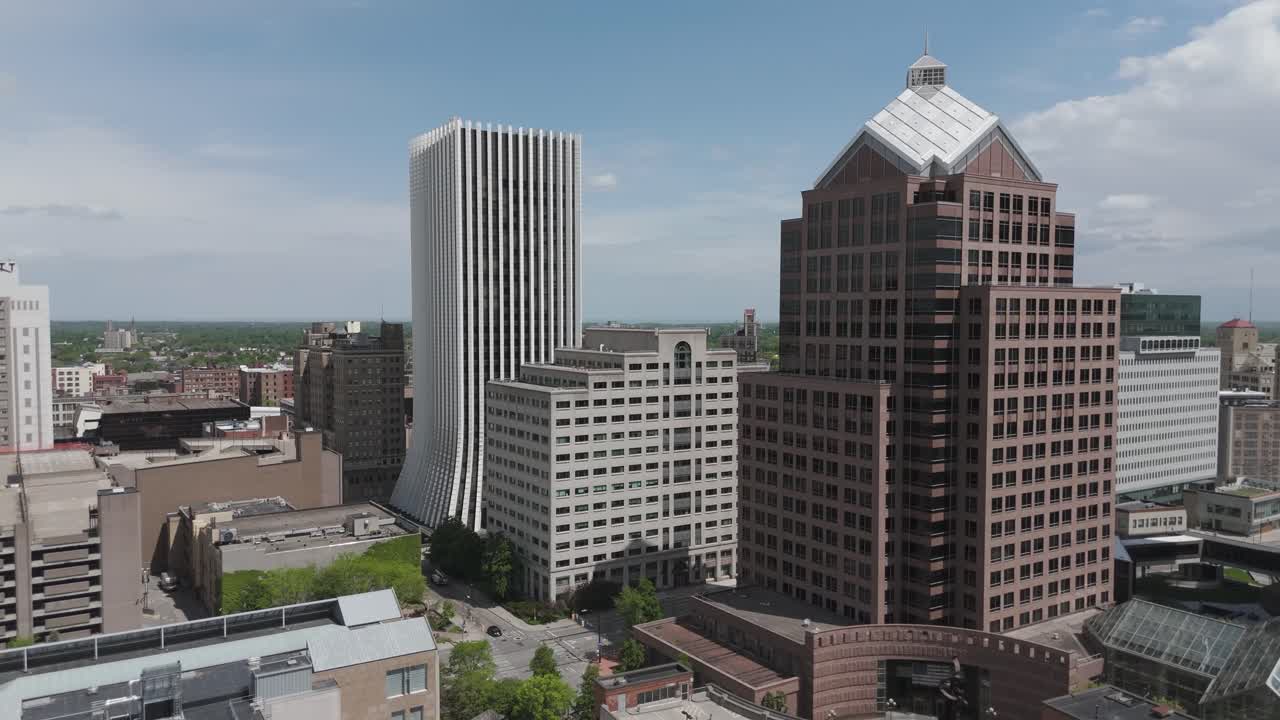 Rascacielos de la ciudad de Rochester, NY – Verano.