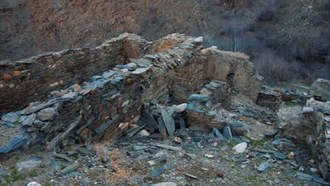 Antigua-Fortaleza-De-Piedra-En-La-Ruta-De-La-Seda-De-Las-Montañas,-Pueblo-Sentob-Uzbekistán-14-De-22