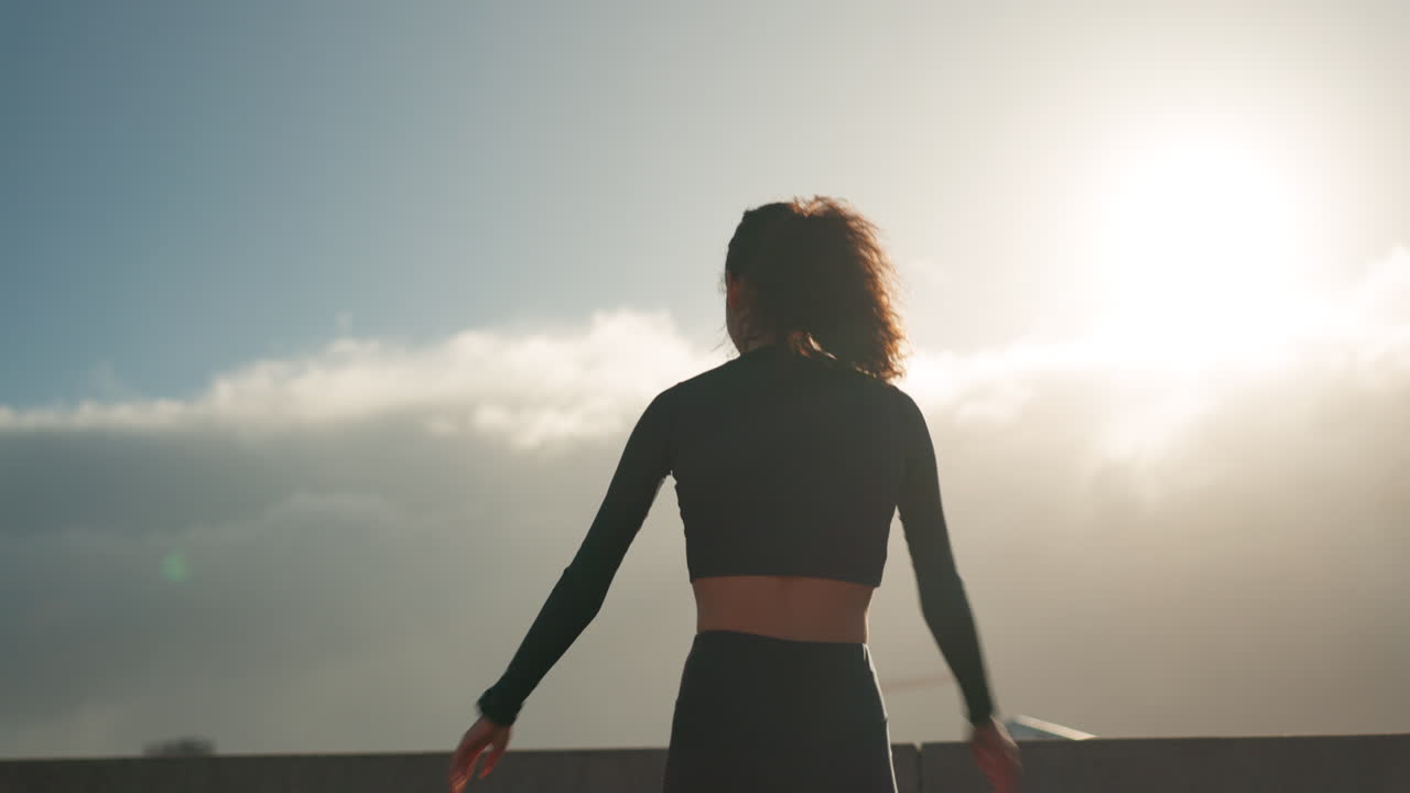 entrenamiento, ciudad y éxito con la mujer celebrar