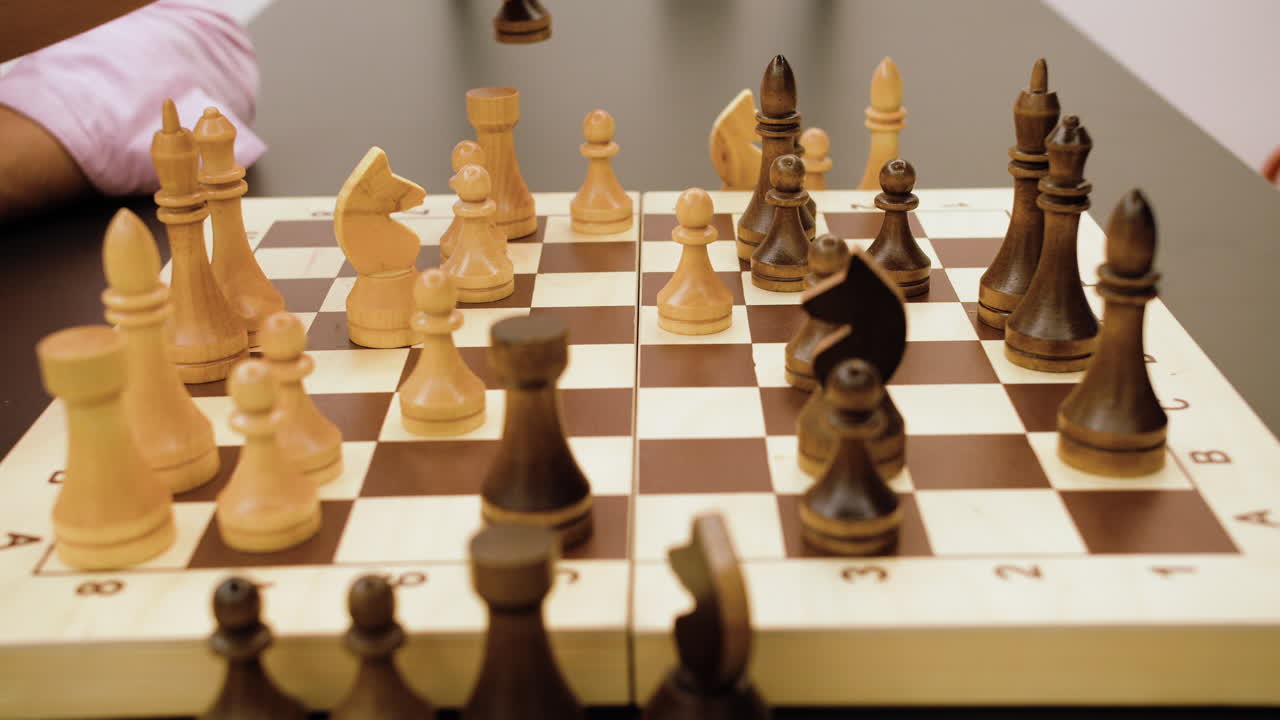 체스를 두는 친구들