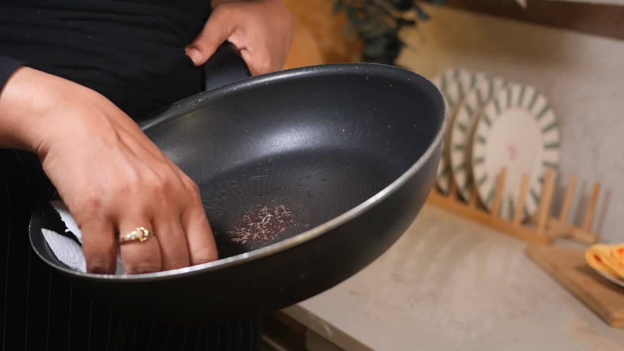 Cleaning a pan