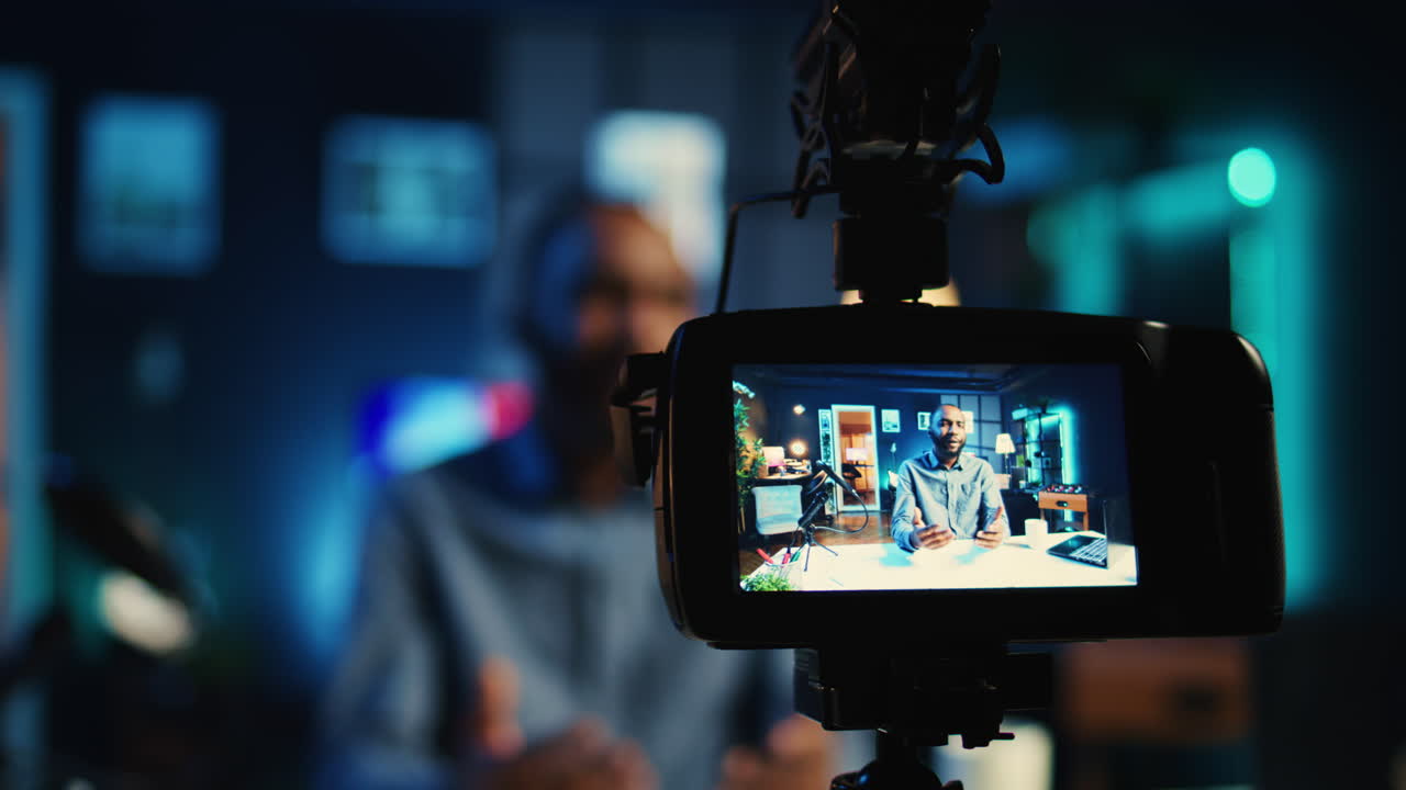 Content creator records q&amp;amp;amp;a session