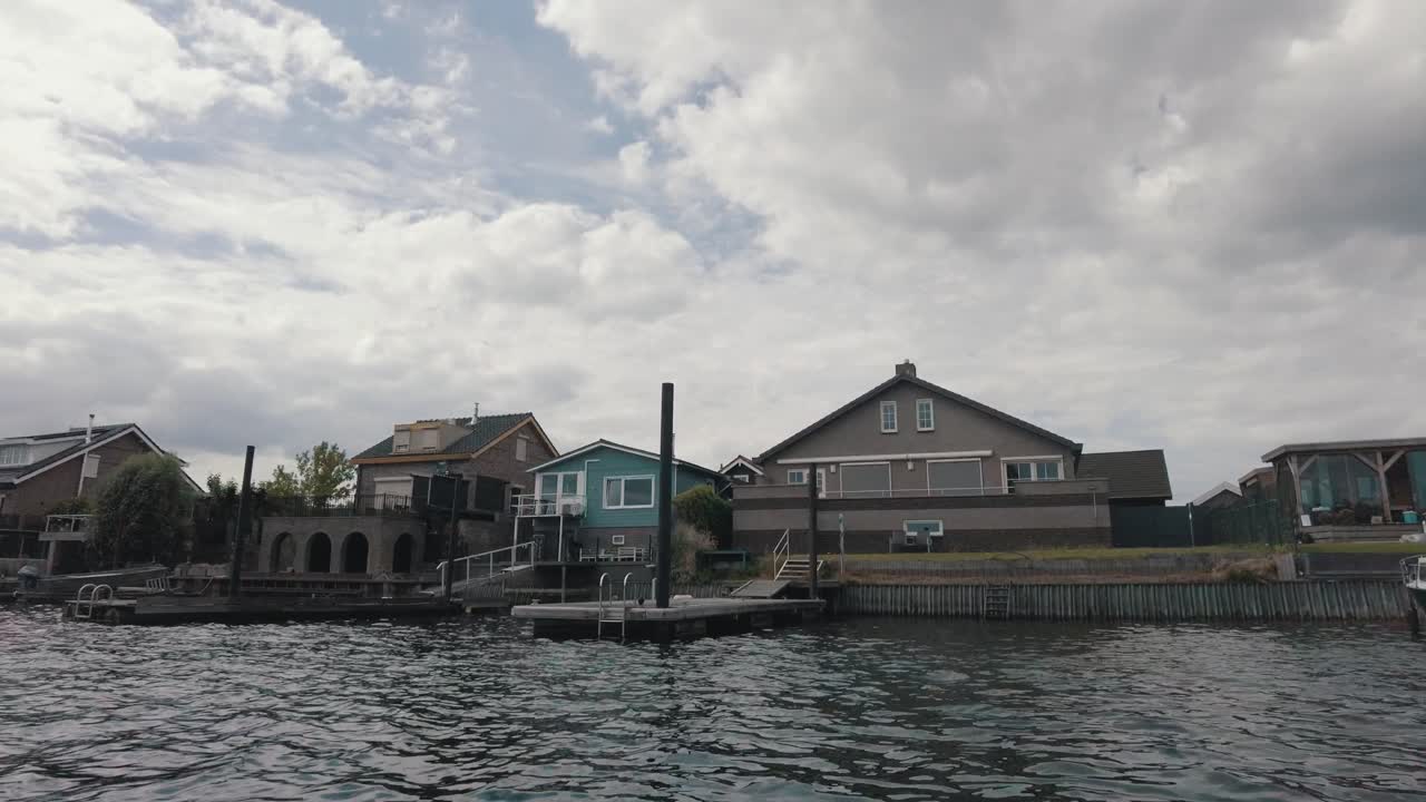 네덜란드 비에스보쉬 국립공원의 해안 오두막 풍경