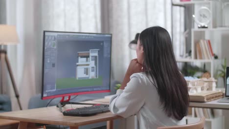 mujer que trabaja en software de diseño arquitectónico